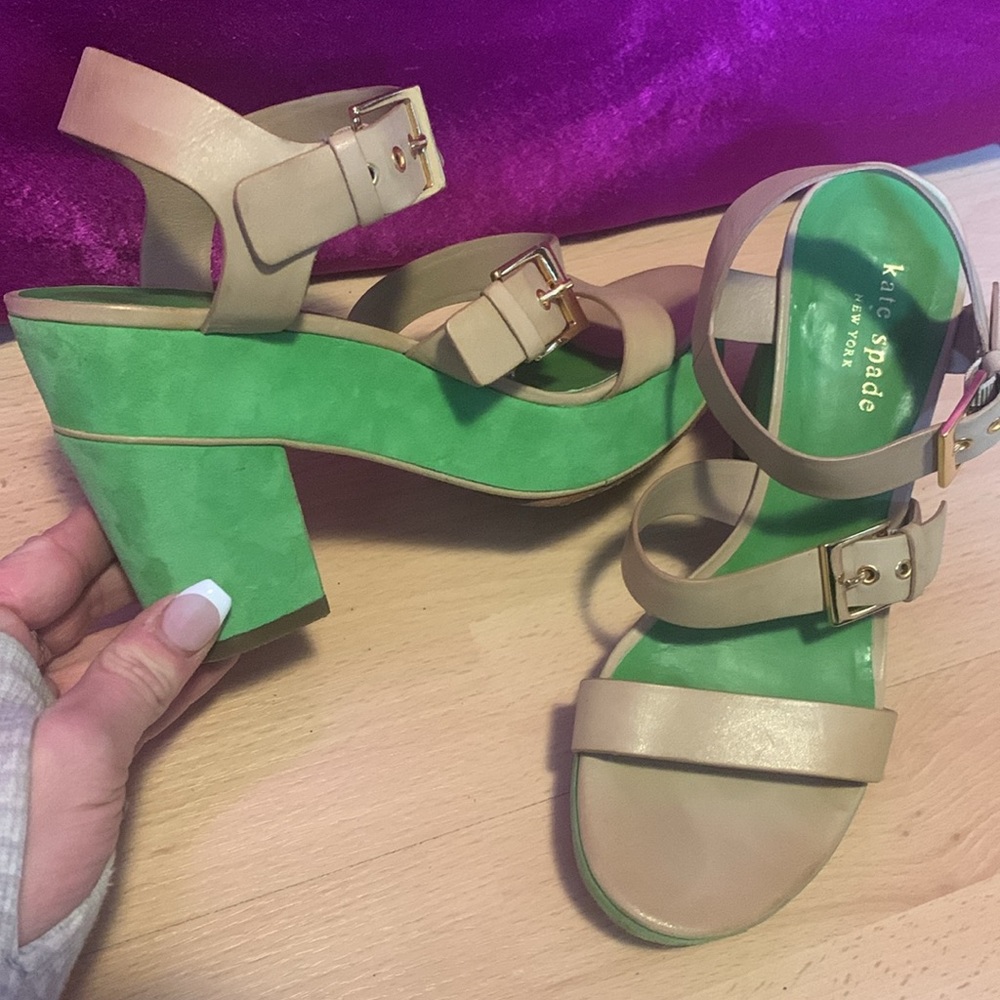 Kate Spade size 6 1/2 light brown leather and green suede sandal,2 broken straps - Picture 2 of 11